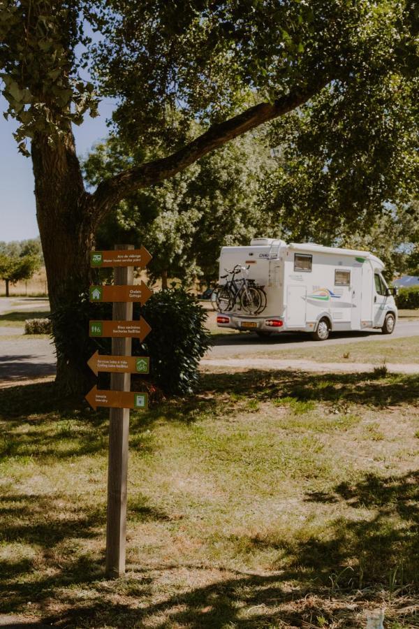 Camping Onlycamp Tours Val De Loire Saint-Avertin Exterior photo